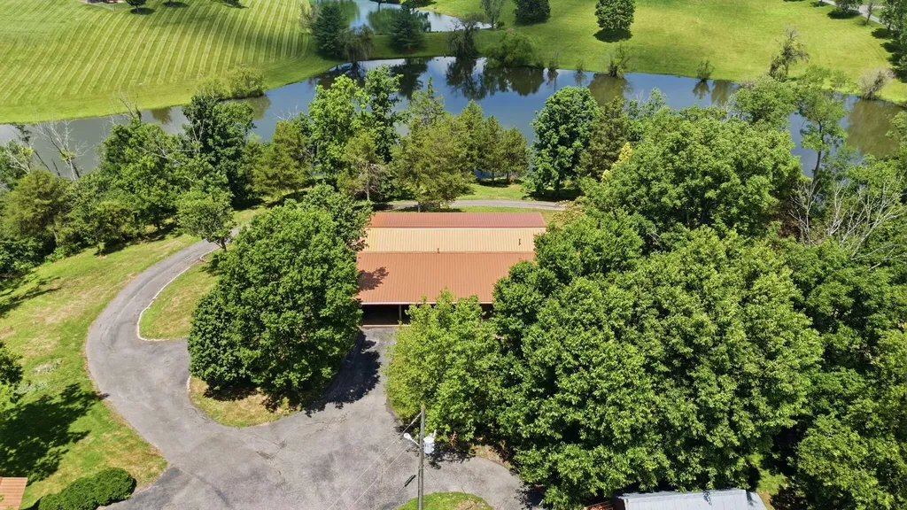 535 Twin Lakes Drive Lancaster KY 40444