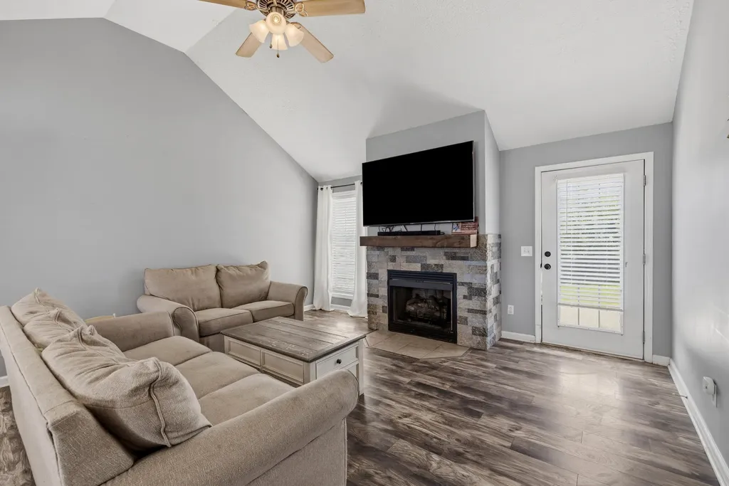 2004 White Oak Drive Lawrenceburg KY 40342