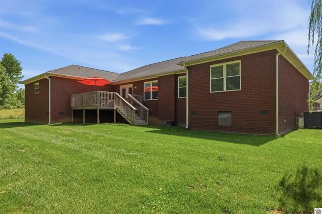 220 Meadow Ridge Court Paducah KY 42003