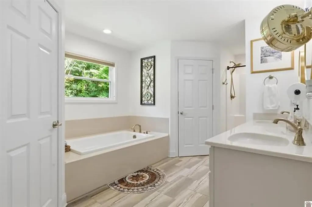 220 Meadow Ridge Court Paducah KY 42003