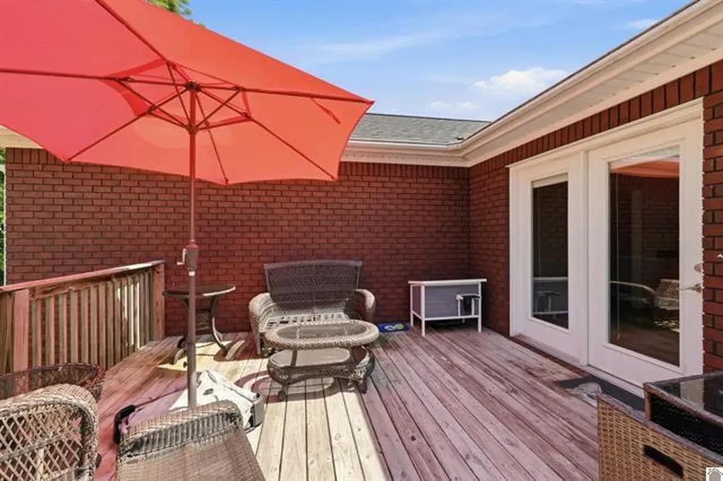 220 Meadow Ridge Court Paducah KY 42003