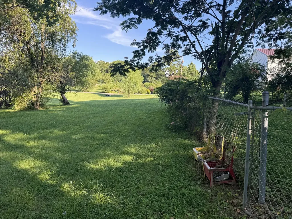 1046 Lakeway Drive Russell Springs KY 42642