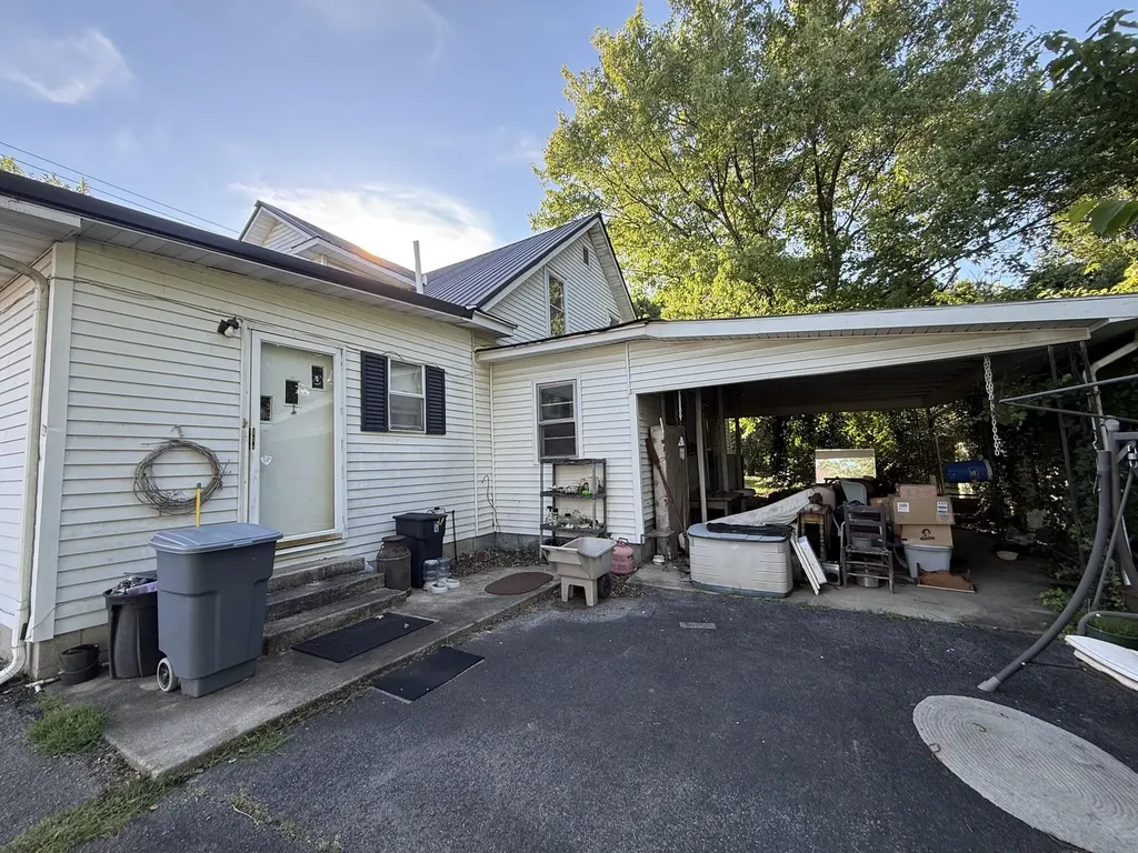 1046 Lakeway Drive Russell Springs KY 42642