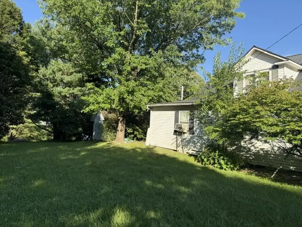 1046 Lakeway Drive Russell Springs KY 42642