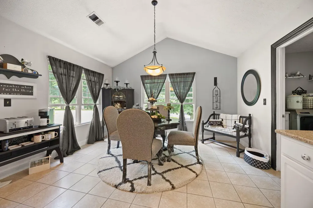 398 Carriage Lane Jamestown KY 42629