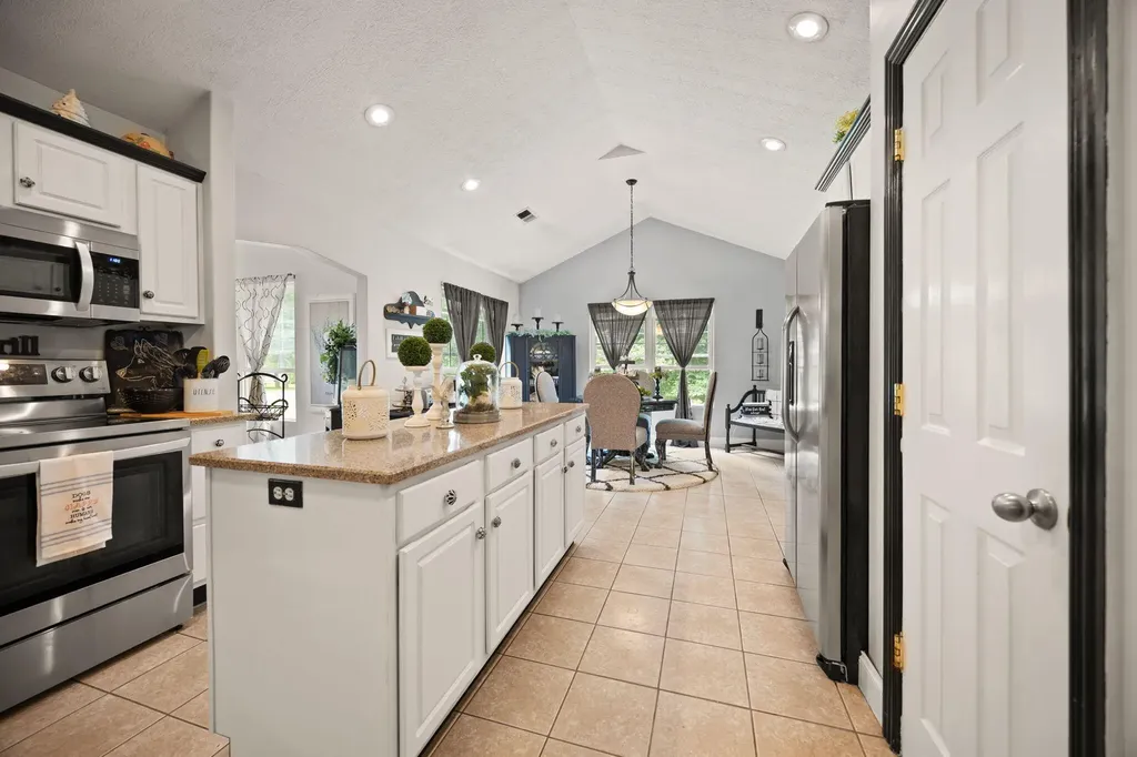398 Carriage Lane Jamestown KY 42629