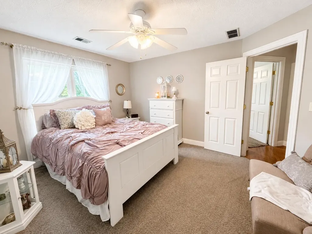 398 Carriage Lane Jamestown KY 42629