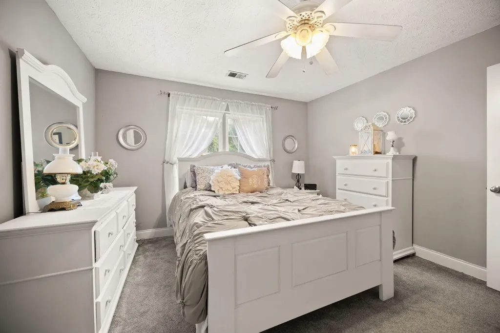398 Carriage Lane Jamestown KY 42629