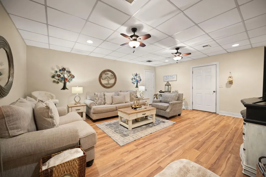 398 Carriage Lane Jamestown KY 42629