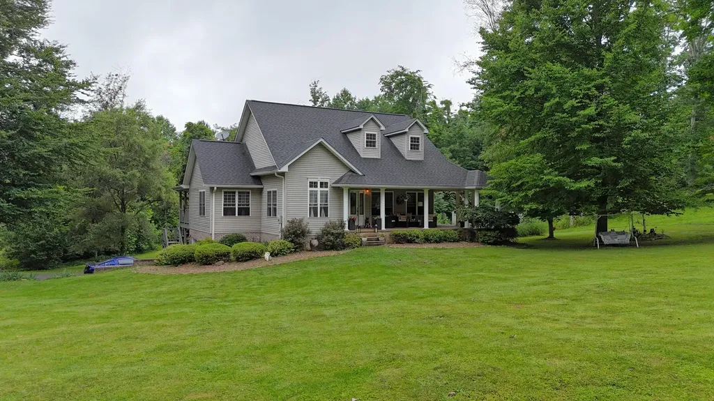 398 Carriage Lane Jamestown KY 42629
