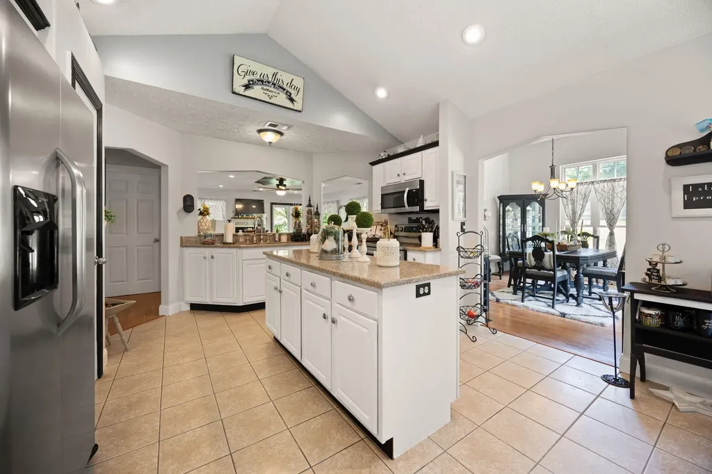 398 Carriage Lane Jamestown KY 42629
