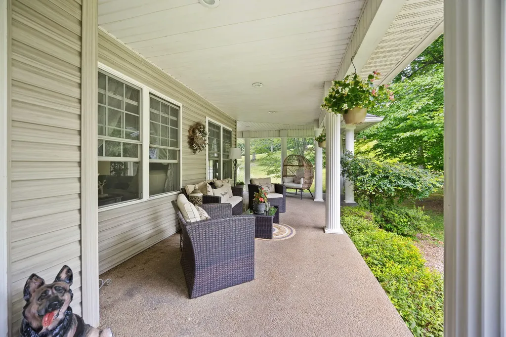 398 Carriage Lane Jamestown KY 42629