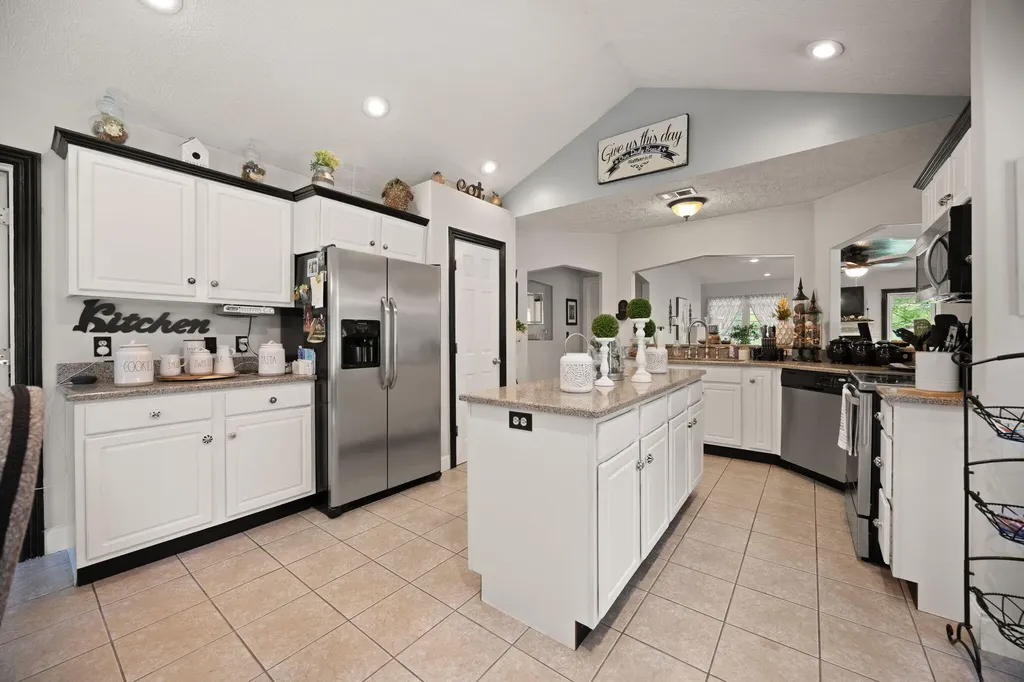 398 Carriage Lane Jamestown KY 42629