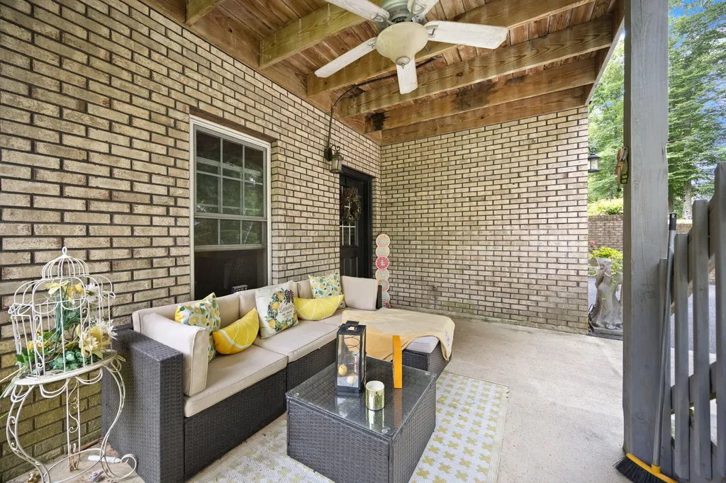 398 Carriage Lane Jamestown KY 42629