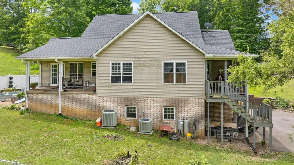 398 Carriage Lane Jamestown KY 42629