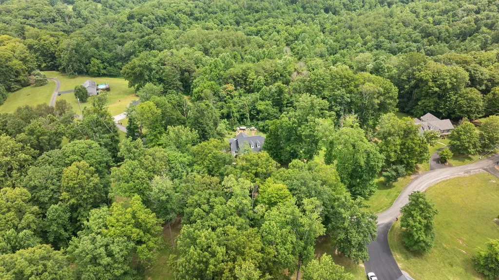 398 Carriage Lane Jamestown KY 42629