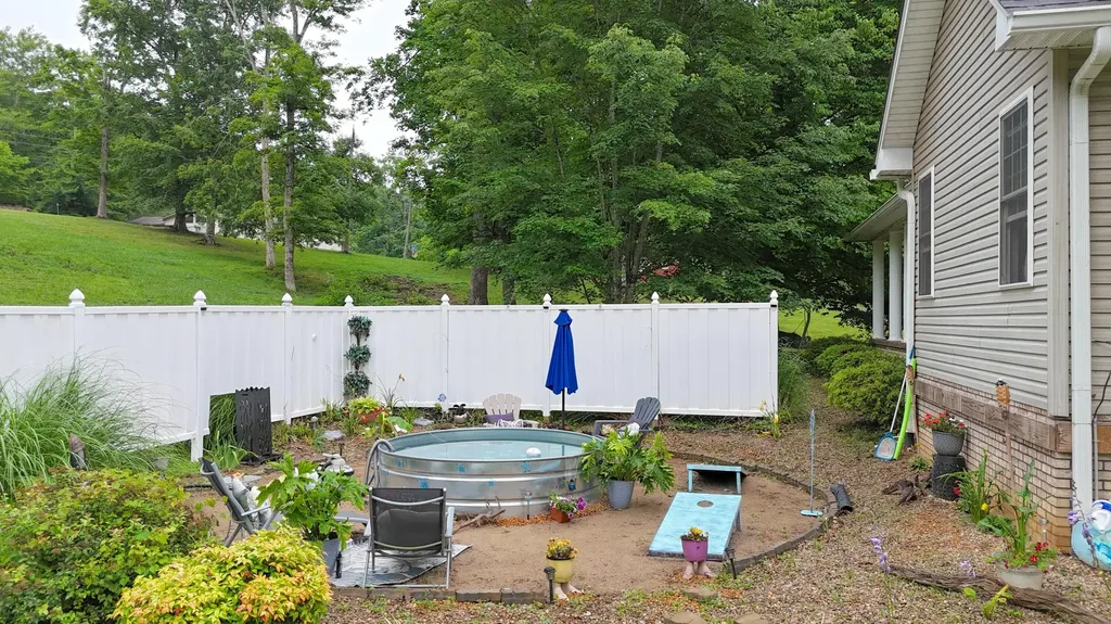 398 Carriage Lane Jamestown KY 42629