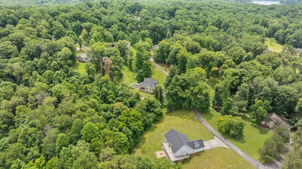 398 Carriage Lane Jamestown KY 42629