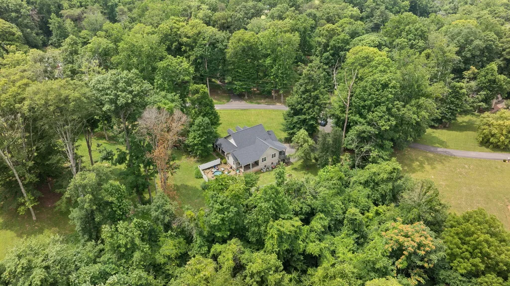 398 Carriage Lane Jamestown KY 42629