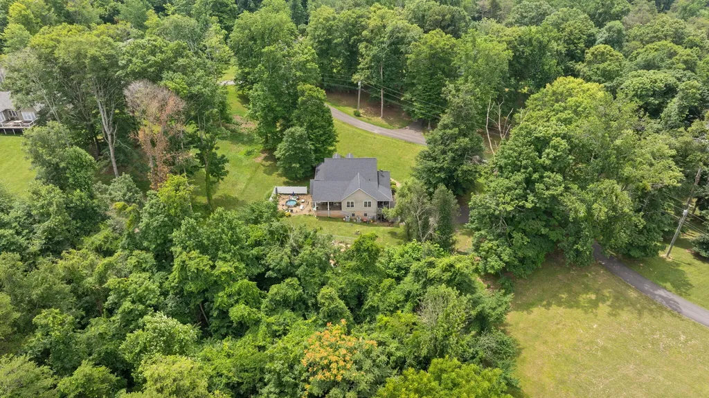398 Carriage Lane Jamestown KY 42629