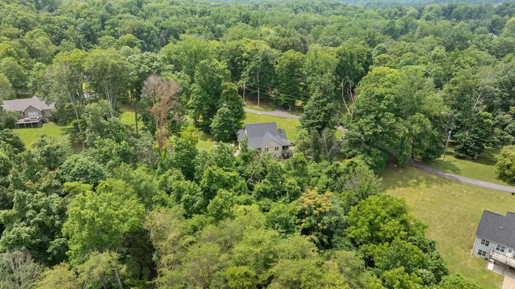 398 Carriage Lane Jamestown KY 42629