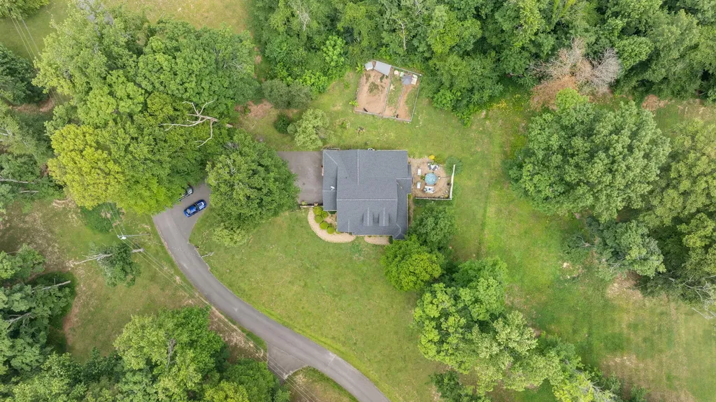 398 Carriage Lane Jamestown KY 42629