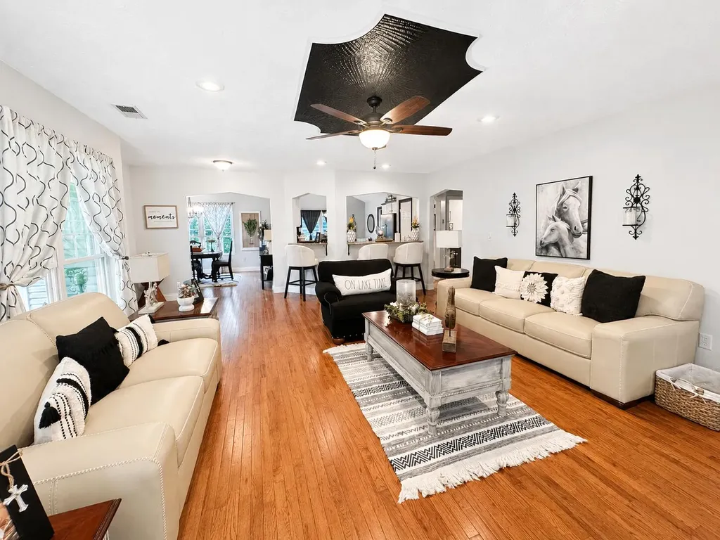 398 Carriage Lane Jamestown KY 42629