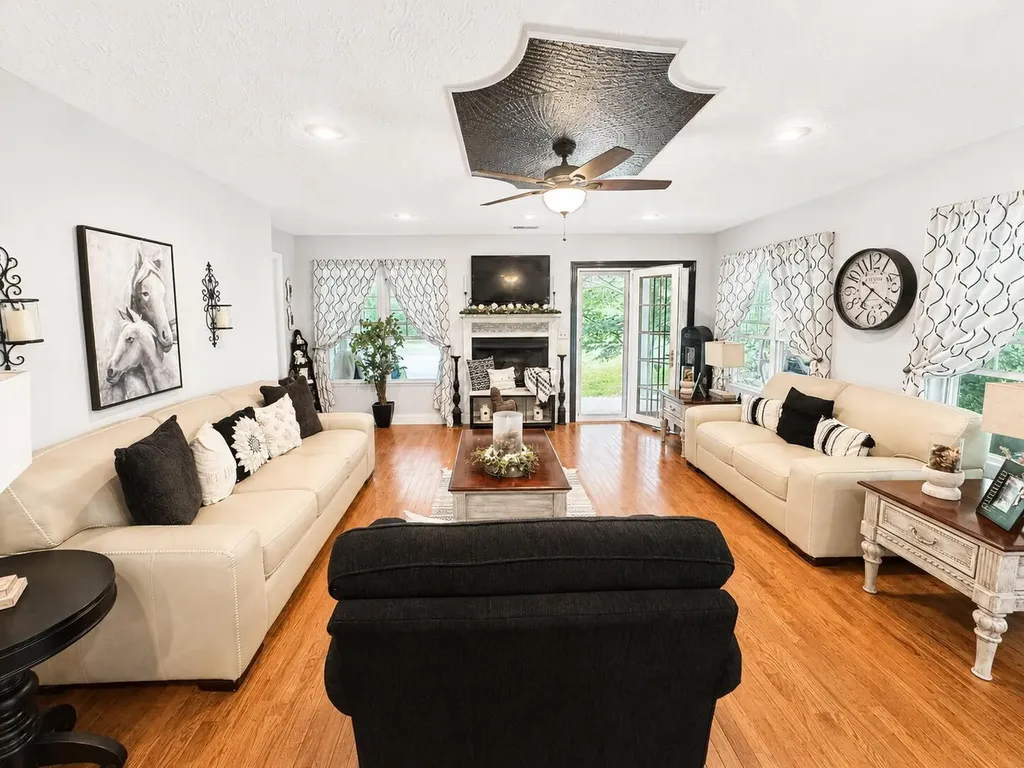 398 Carriage Lane Jamestown KY 42629