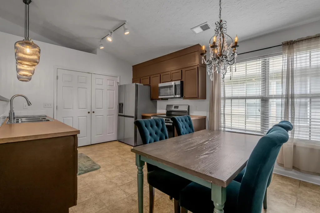 944 Winding Oak Trail Lexington KY 40511