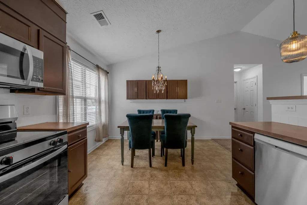 944 Winding Oak Trail Lexington KY 40511