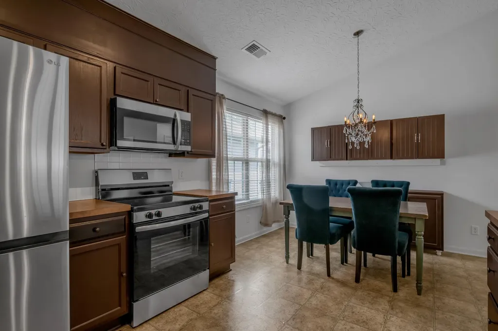 944 Winding Oak Trail Lexington KY 40511