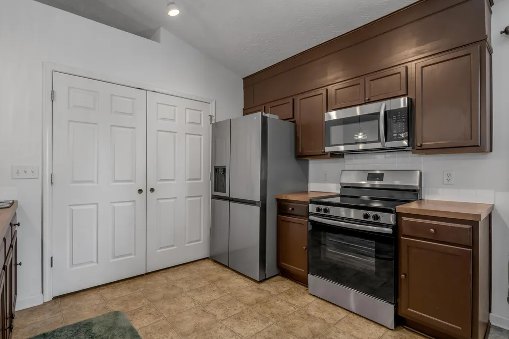 944 Winding Oak Trail Lexington KY 40511