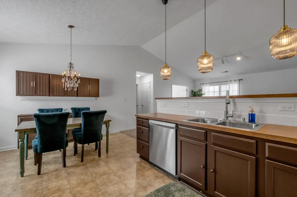 944 Winding Oak Trail Lexington KY 40511