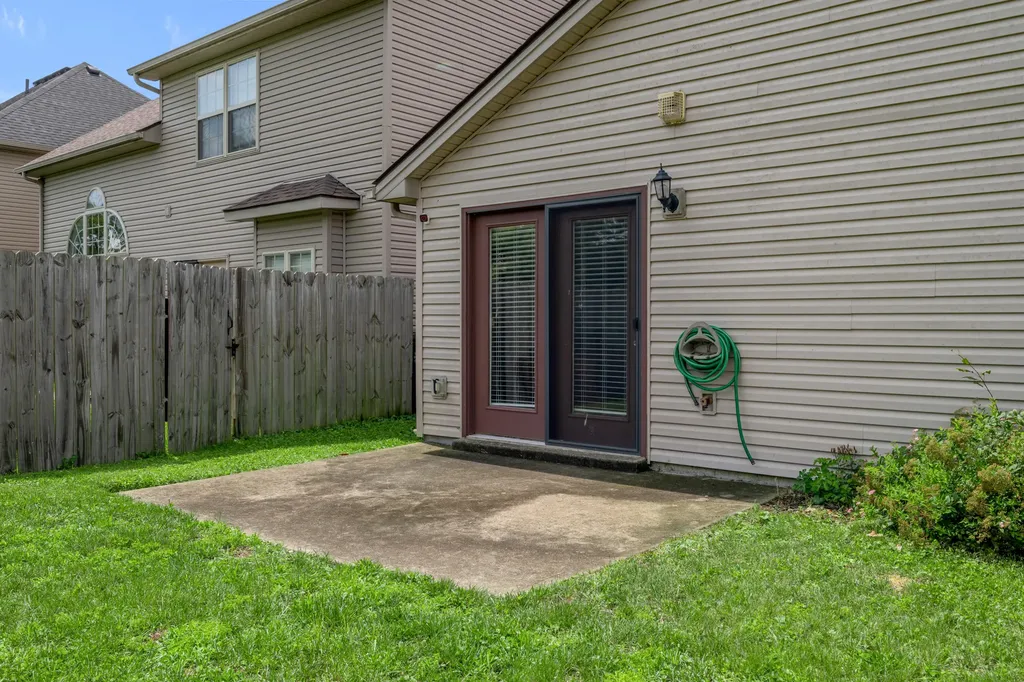 944 Winding Oak Trail Lexington KY 40511