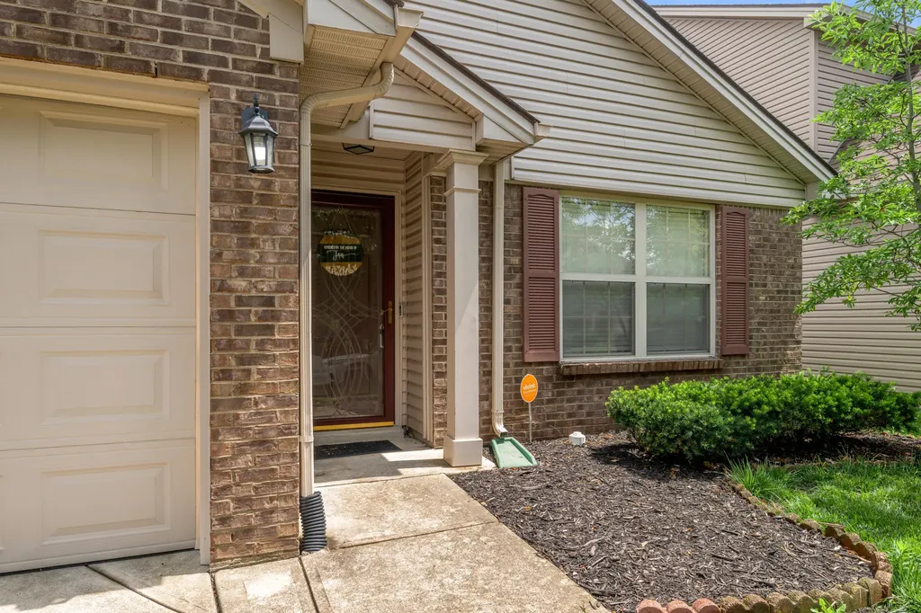 944 Winding Oak Trail Lexington KY 40511
