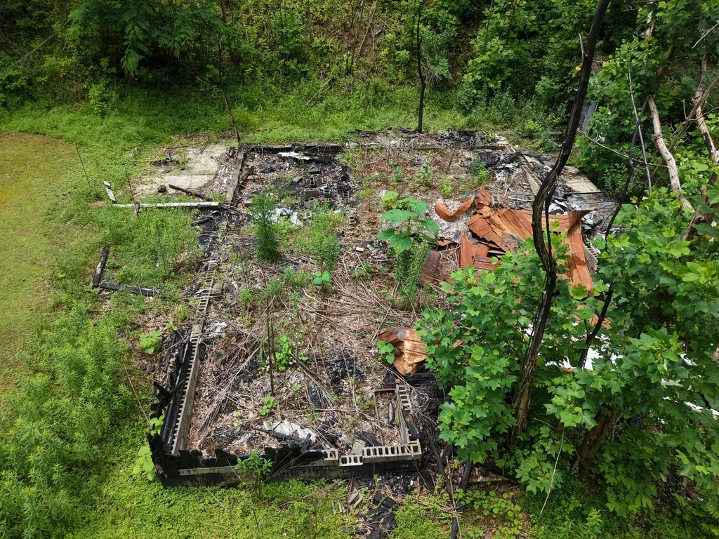 2300 Runyons Branch Pinsonfork KY 41555