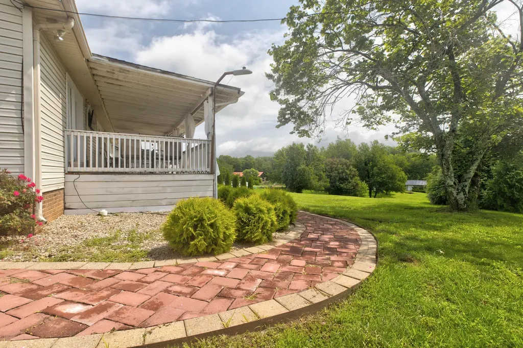 210 Helena Drive Mt Sterling KY 40353