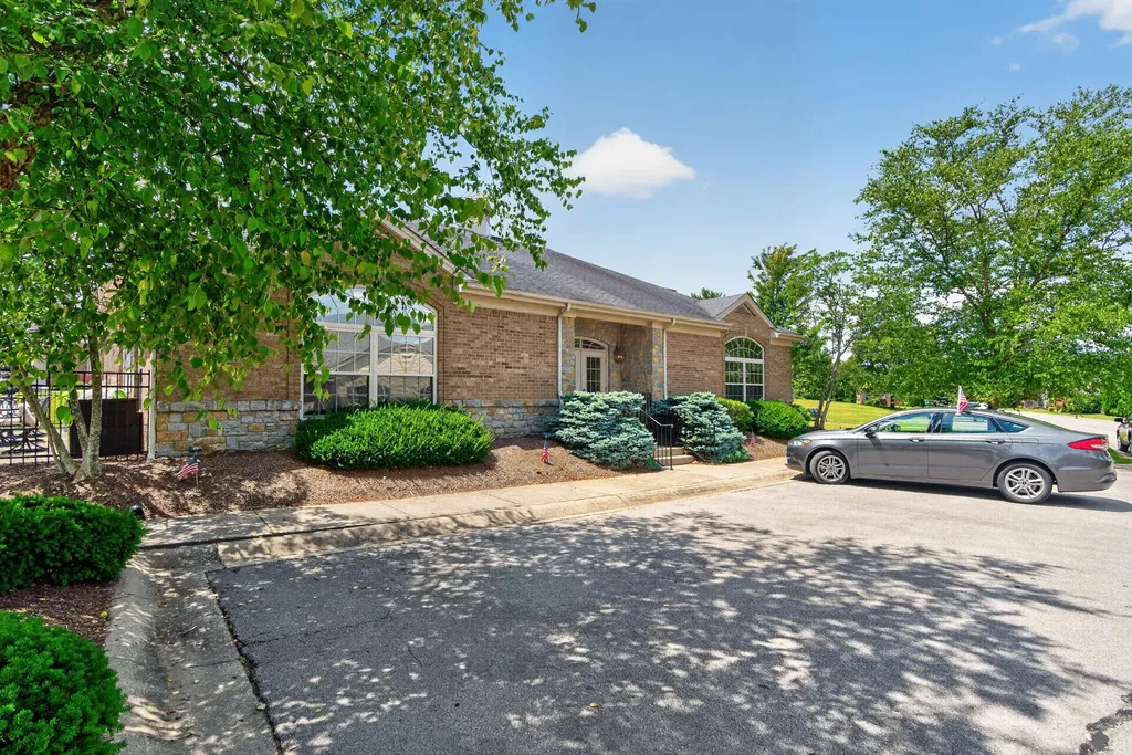 498 Goldon Trophy Trail Lexington KY 40514