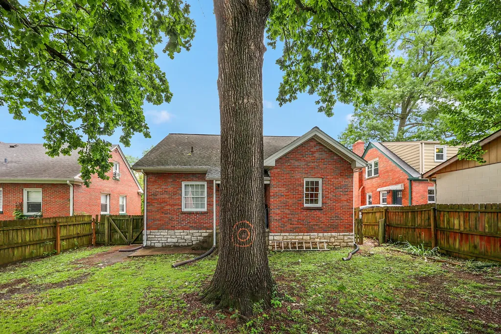 170 Burnett Avenue Lexington KY 40505