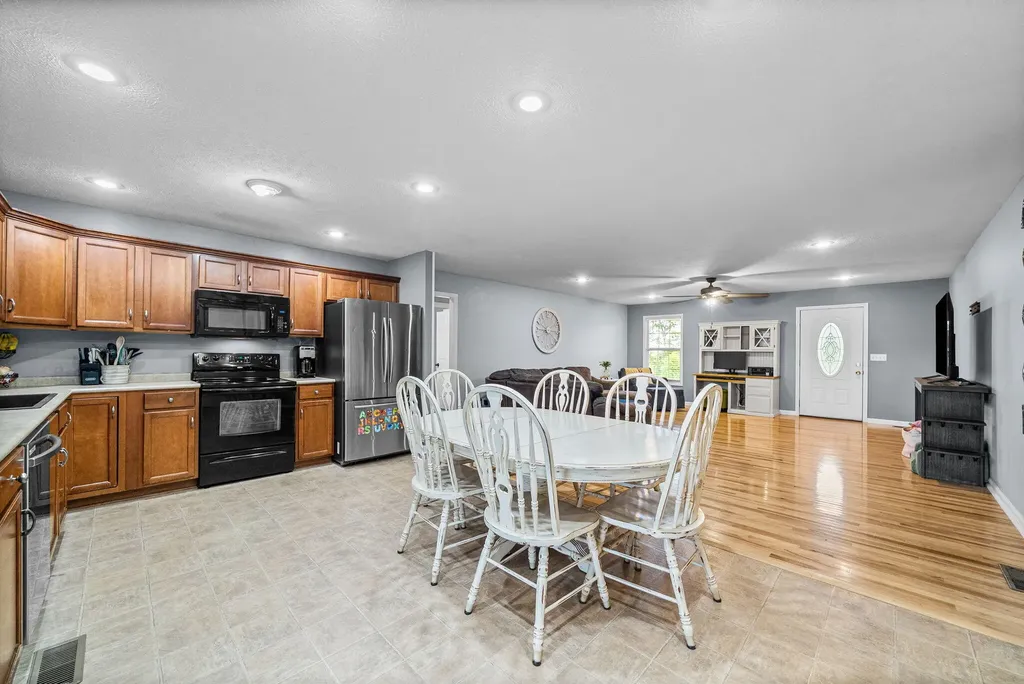 54 Victoria Drive Cadiz KY 42211