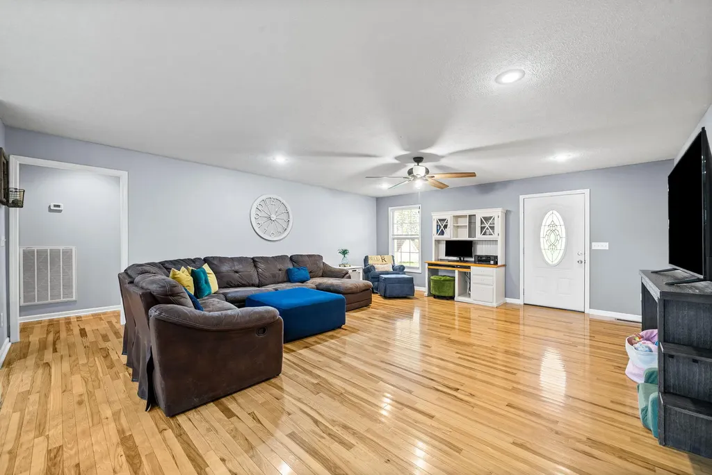54 Victoria Drive Cadiz KY 42211