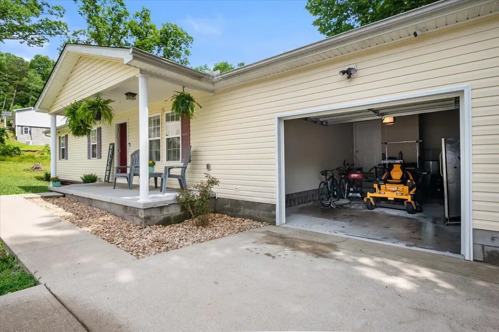 59 April Lane Corbin KY 40701