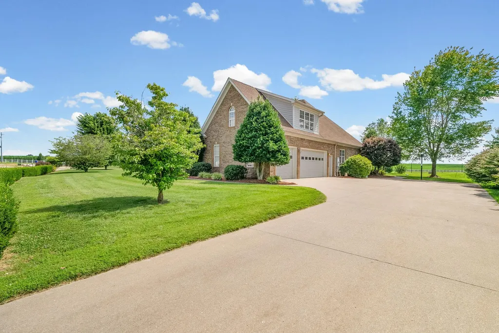 235 Wellington Way Hopkinsville KY 42240