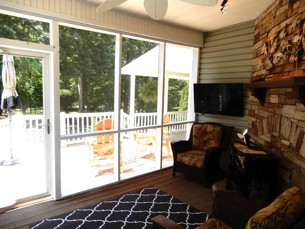 738 Marina Village Drive Grand Rivers KY 42045