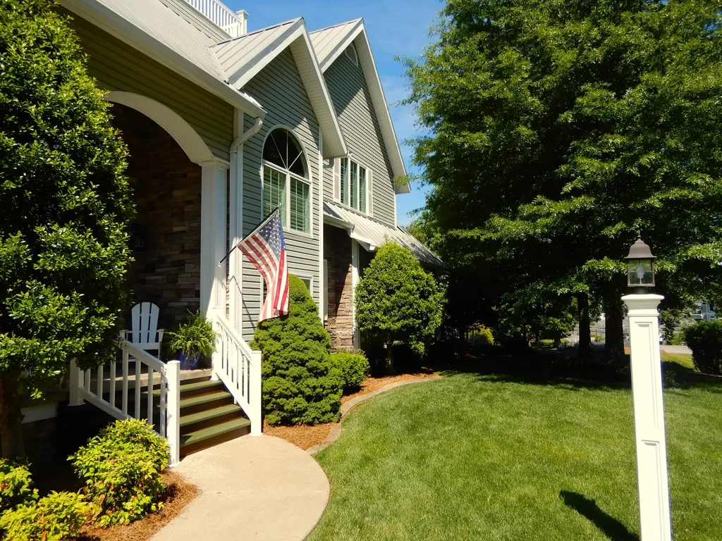 738 Marina Village Drive Grand Rivers KY 42045
