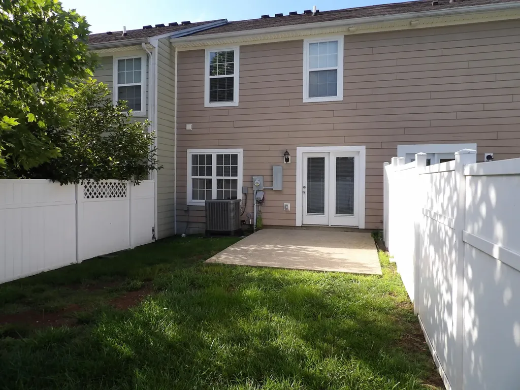 108 Charleston Court Frankfort KY 40601