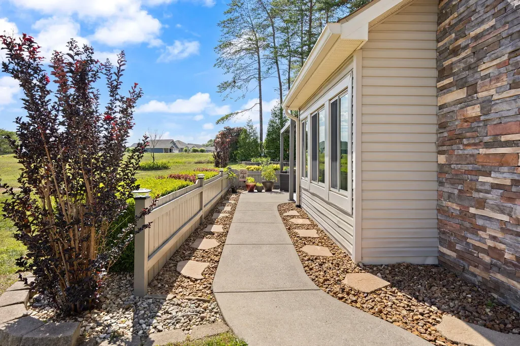 413 Deer Lake Place Bronston KY 42518