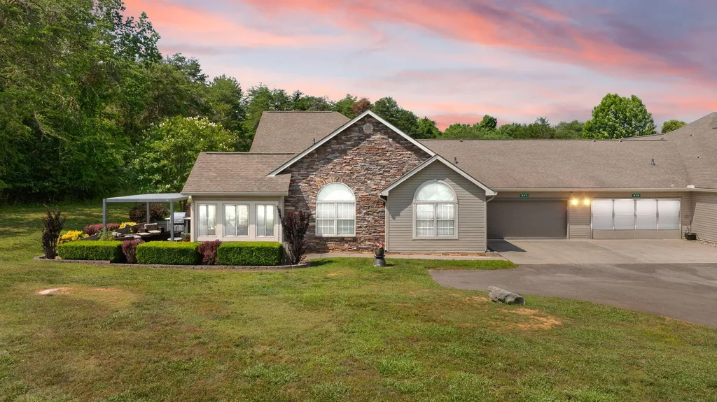 413 Deer Lake Place Bronston KY 42518