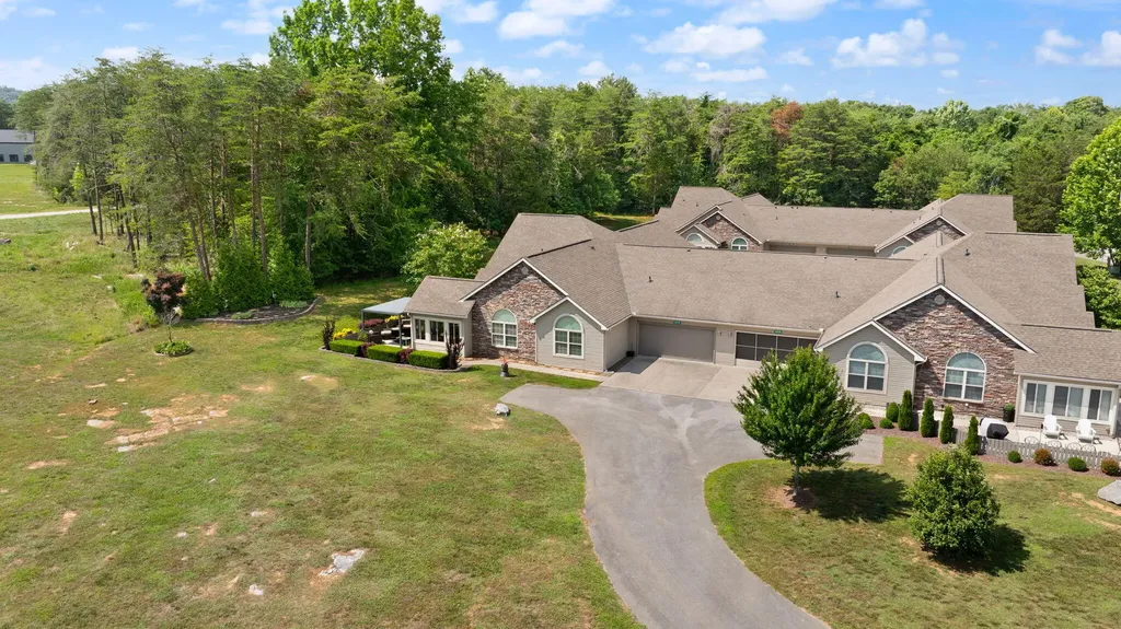 413 Deer Lake Place Bronston KY 42518