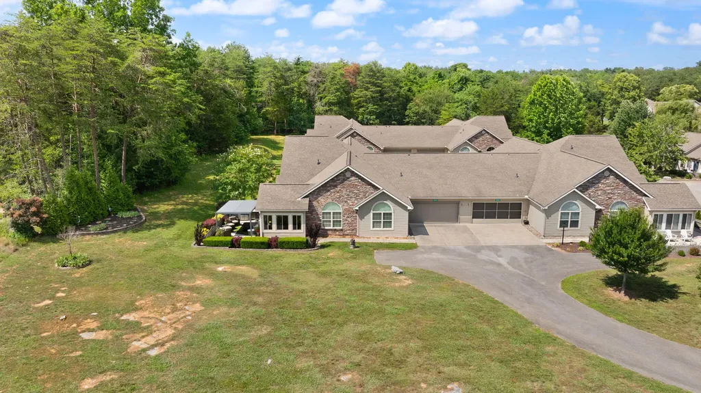 413 Deer Lake Place Bronston KY 42518